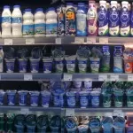 étalage de yaourts en supermarché