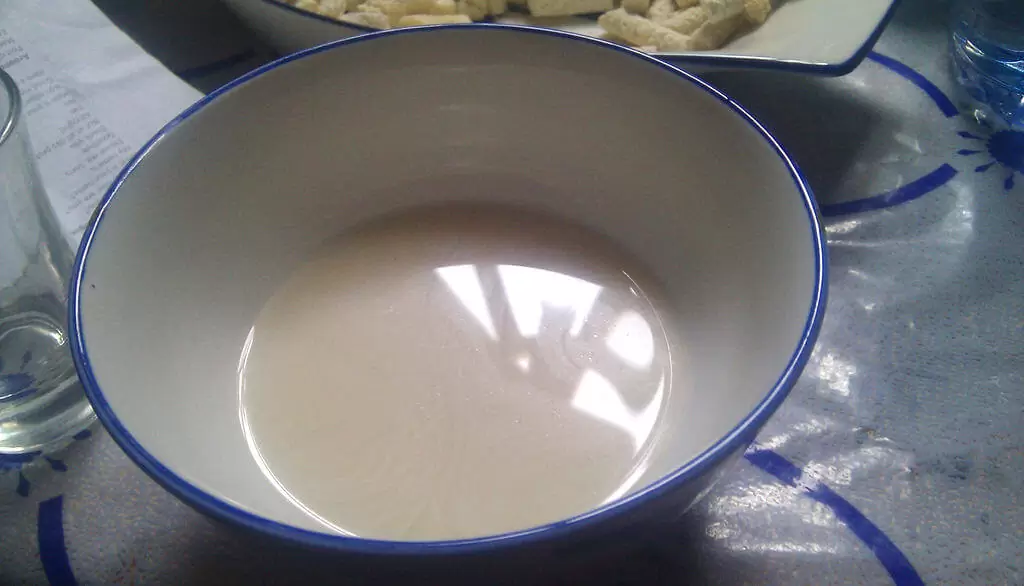 Lait fermenté traditionnel, l'ancêtre du yaourt