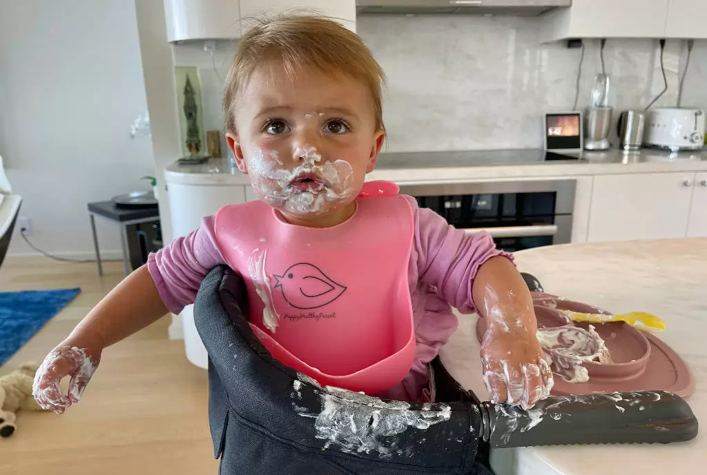 Faire des yaourts au lait infantile 1 bébé avec yaourt