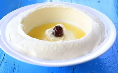 Un labneh fait avec des yaourts piquants
